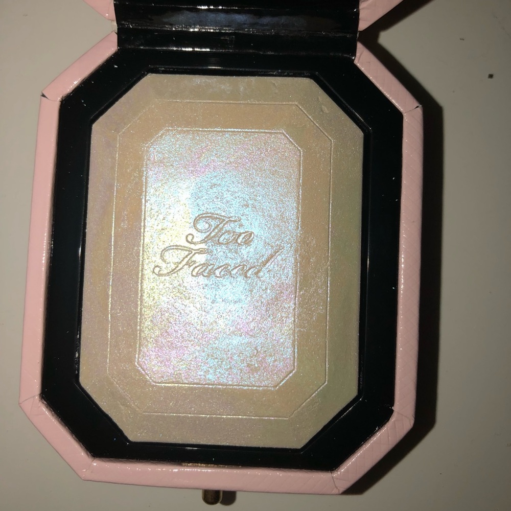 BRAND NEW Too Faced Diamond Light Highlighter